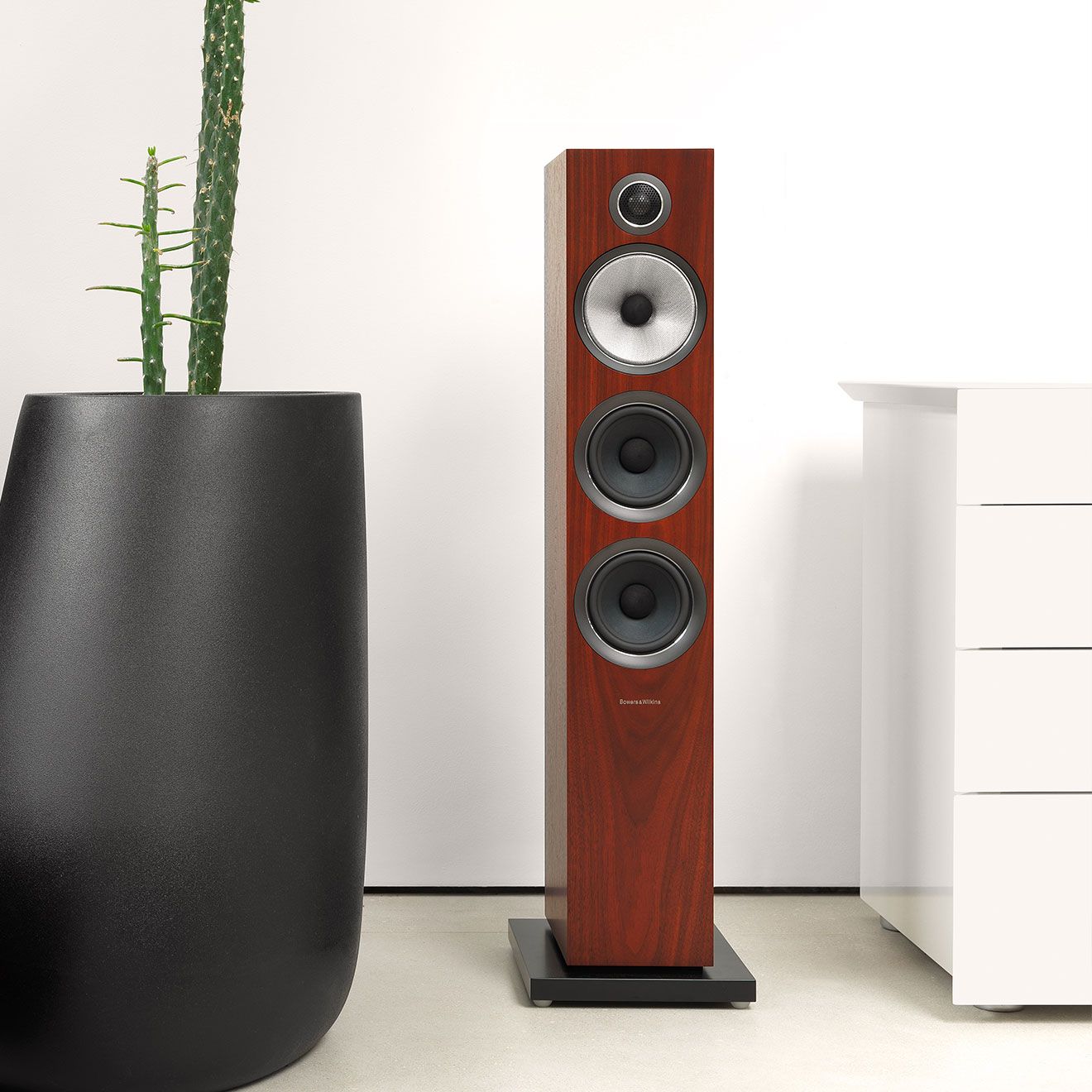 Bowers & sales wilkins 704 s2